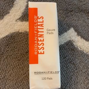 Rodan +Fields Gauze Pads